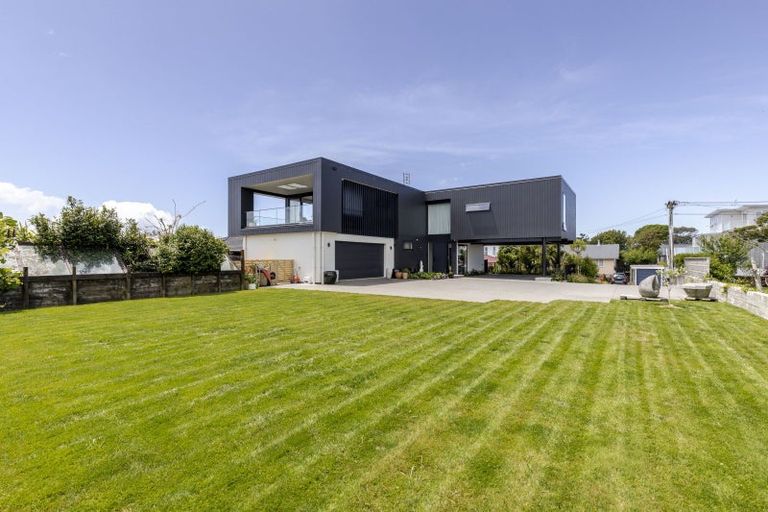 Photo of property in 8 Kowhai Street, Strandon, New Plymouth, 4312