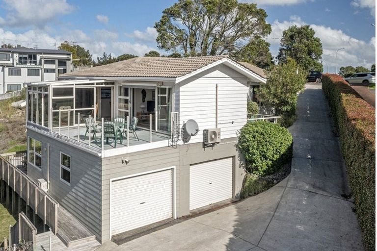 Photo of property in 493 East Coast Road, Murrays Bay, Auckland, 0630