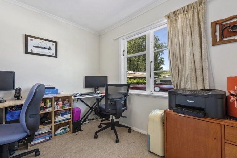 Photo of property in 13 Heretaunga Square, Silverstream, Upper Hutt, 5019