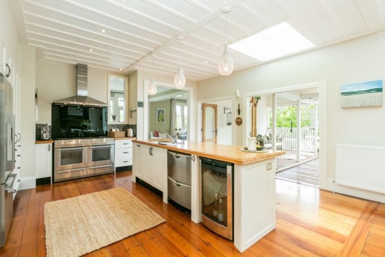 Photo of property in 2 Gillean Street, Havelock North, 4130