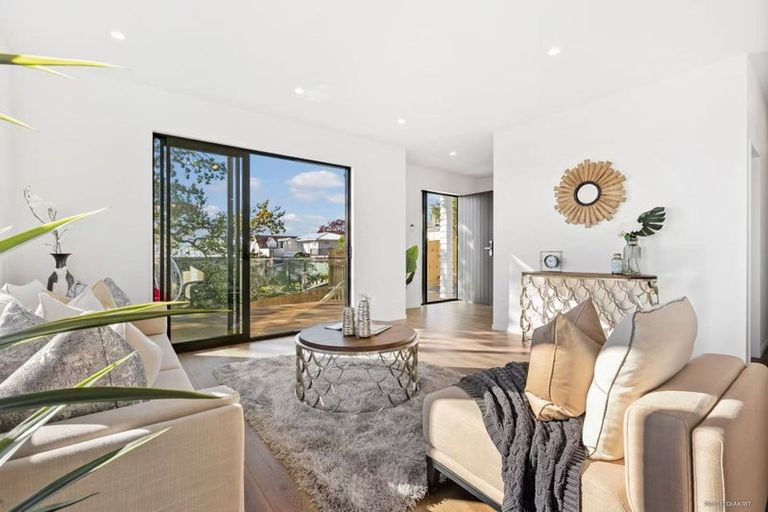 Photo of property in 142c Luckens Road, West Harbour, Auckland, 0618