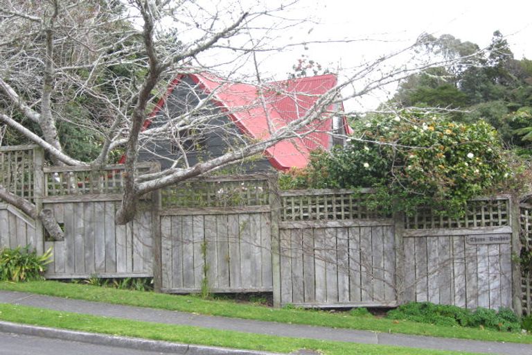 Photo of property in 3 Spencer Place, Merrilands, New Plymouth, 4312