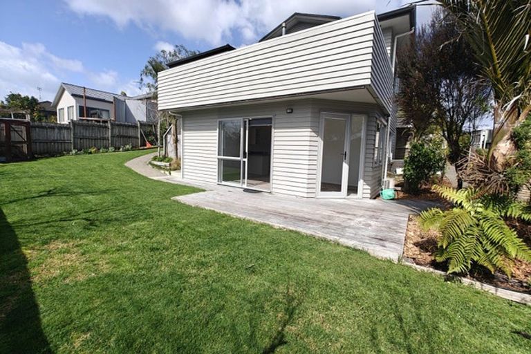 Photo of property in 15 Burnside Court, Rosedale, Auckland, 0632