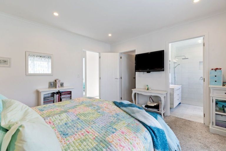 Photo of property in 51 Coutts Way, Fitzherbert, Palmerston North, 4410