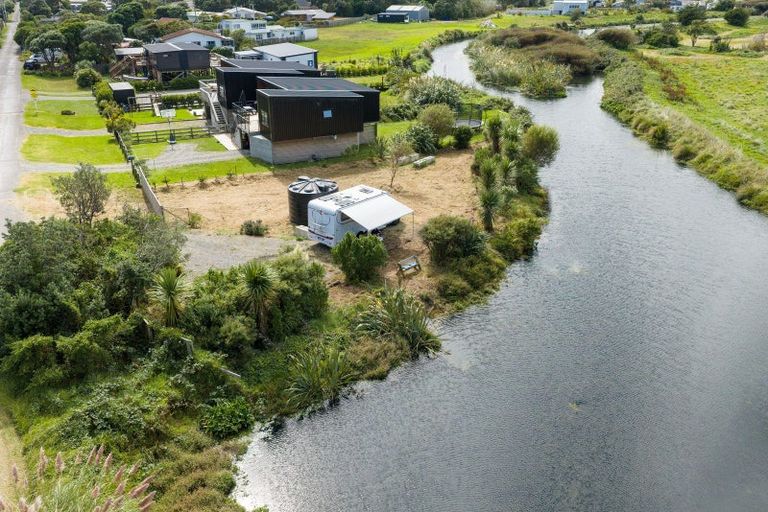 Photo of property in 44 Kapiti Lane, Otaki Beach, Otaki, 5512