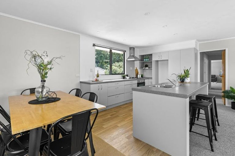 Photo of property in 12 Winstone Place, Highlands Park, New Plymouth, 4312