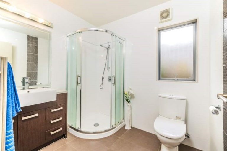 Photo of property in 15 Mana Lane, Pinehill, Auckland, 0632