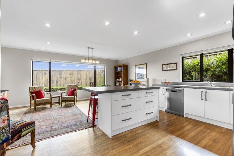 Photo of property in 29 Johnstone Drive, Fitzherbert, Palmerston North, 4410