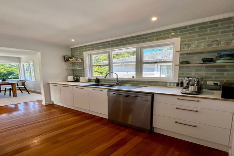 Photo of property in 6 Channel View Road, Campbells Bay, Auckland, 0630