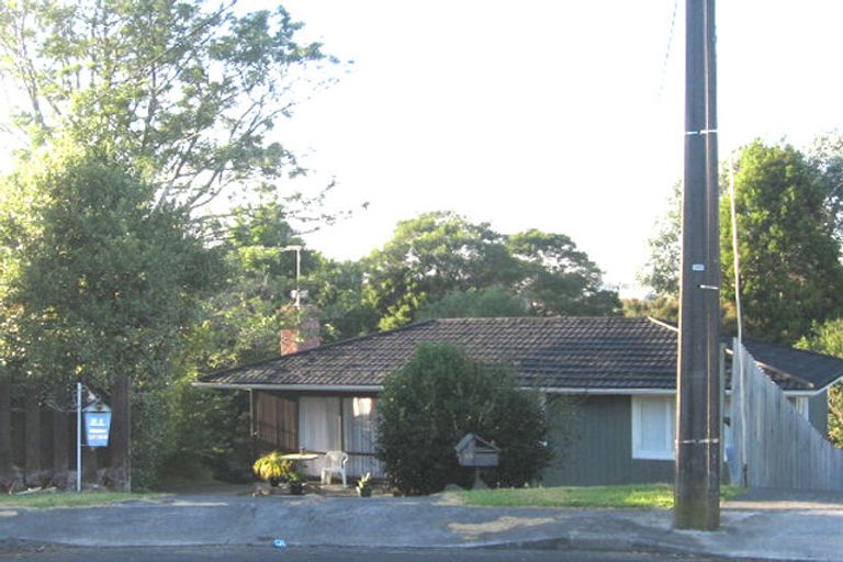 Photo of property in 1/23 Merton Avenue, Glenfield, Auckland, 0627