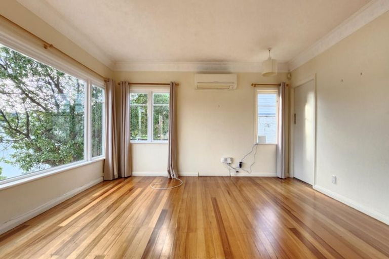 Photo of property in 73 Maupuia Road, Maupuia, Wellington, 6022