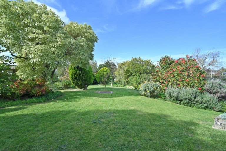 Photo of property in 2 Rakau Street, Havelock North, 4130