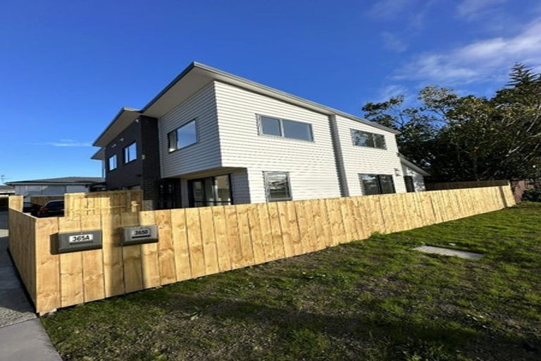 Photo of property in 365a Don Buck Road, Massey, Auckland, 0614