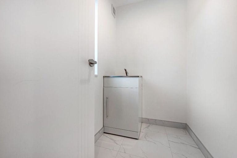 Photo of property in 1c Flamingo Court, Goodwood Heights, Auckland, 2105