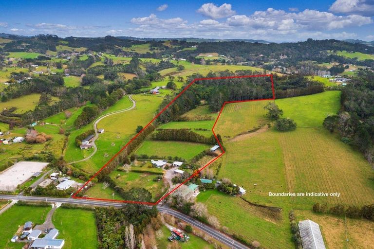 Photo of property in 76 Awa Road, Kumeu, 0891