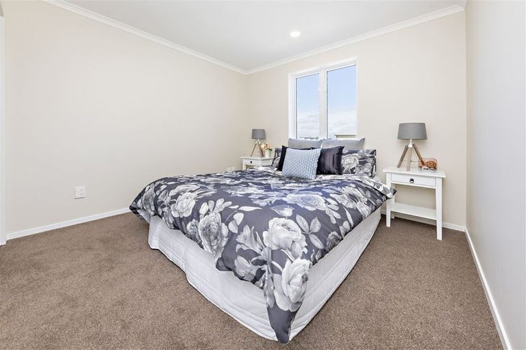 Photo of property in 25 Warbler Crescent, Papakura, 2110