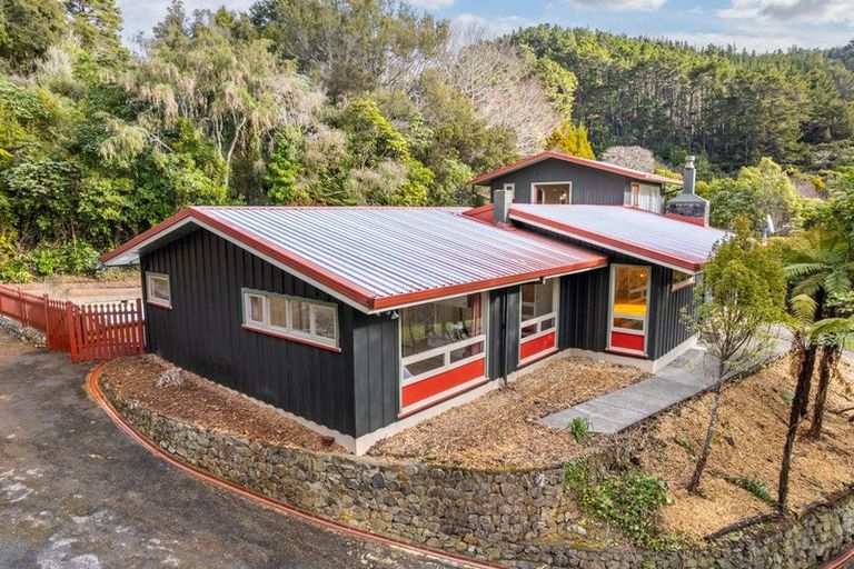 Photo of property in 99 Pinehaven Road, Pinehaven, Upper Hutt, 5019