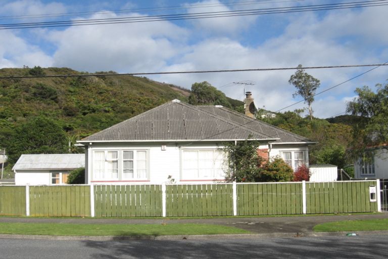 Photo of property in 90 Waddington Drive, Naenae, Lower Hutt, 5011