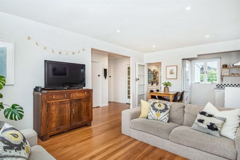 Photo of property in 1/10 Coronation Street, Belmont, Auckland, 0622