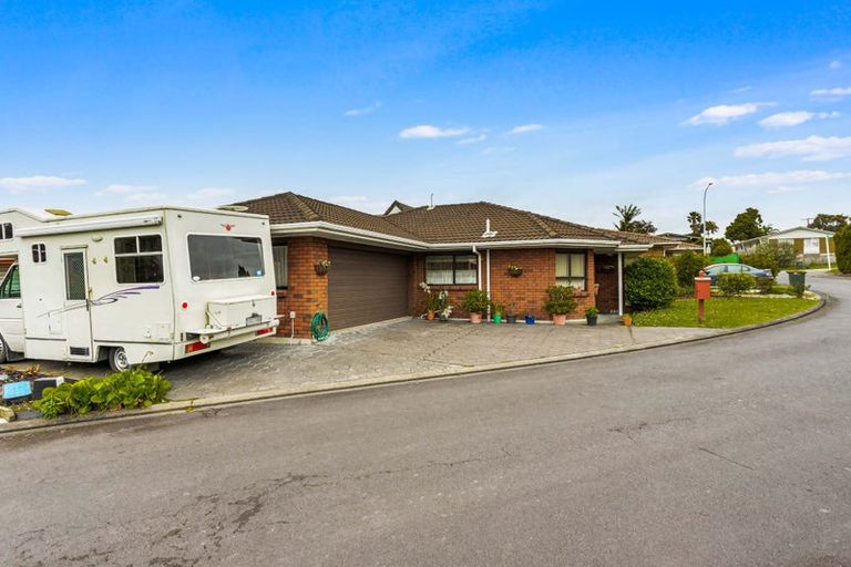 Photo of property in 3 Bosnyak Drive, Te Atatu South, Auckland, 0610