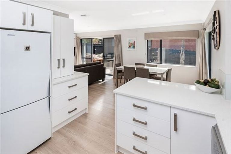 Photo of property in 5 Kalgan Place, Burswood, Auckland, 2013