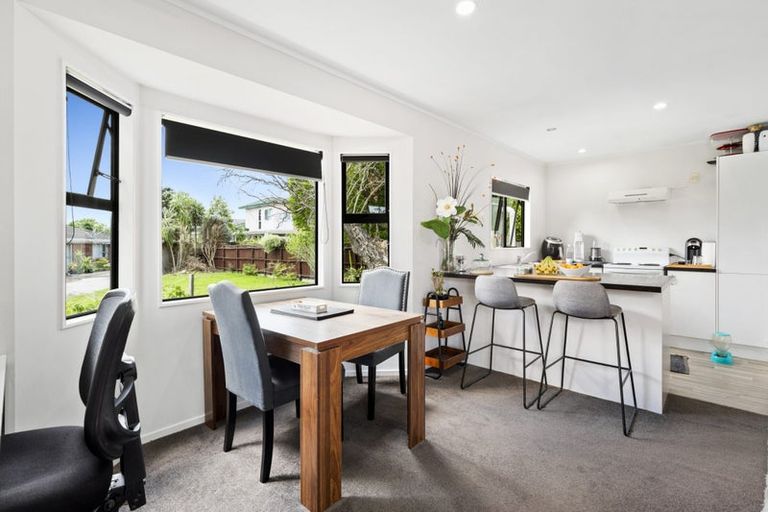 Photo of property in Peninsula Primary School, 61 Wharf Road, Te Atatu Peninsula, Auckland, 0610