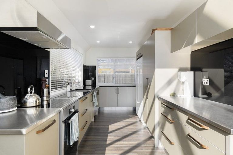 Photo of property in 2/195 Memorial Avenue, Burnside, Christchurch, 8053