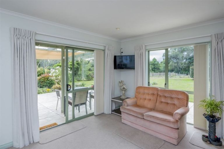 Photo of property in 98 Taylors Road, Otaki, 5583