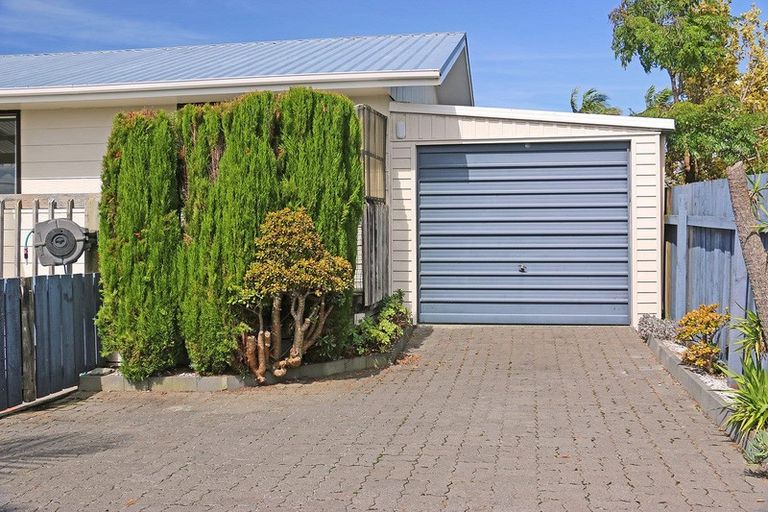 Photo of property in 2 Dalton Road, Snells Beach, 0920