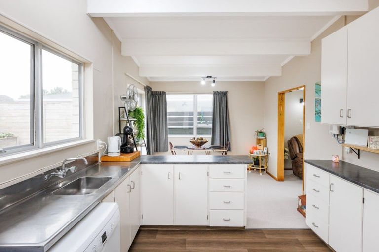 Photo of property in 17 Pinedale Parade, Milson, Palmerston North, 4414