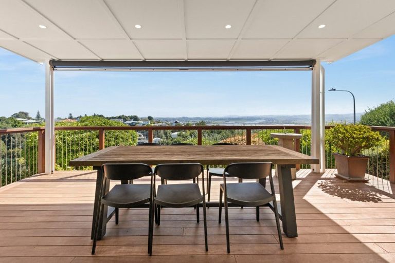 Photo of property in 1 Roslyn Road, Bluff Hill, Napier, 4110