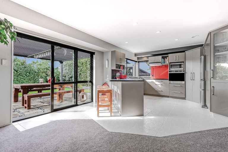 Photo of property in 6 Ben Nevis Place, Nawton, Hamilton, 3200