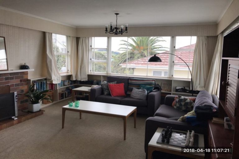Photo of property in 8 Angell Street, Johnsonville, Wellington, 6037