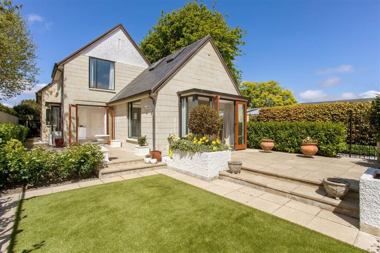 Photo of property in 2/124 Leinster Road, Merivale, Christchurch, 8014