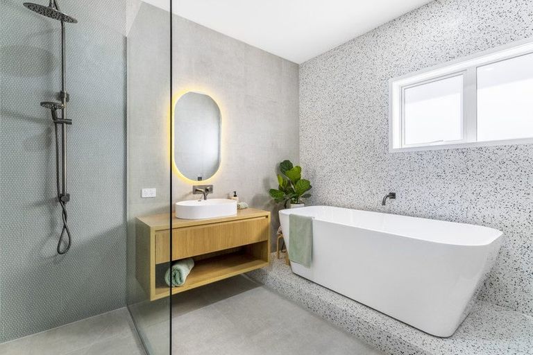 Photo of property in 6 Dorchester Place, Orewa, 0931