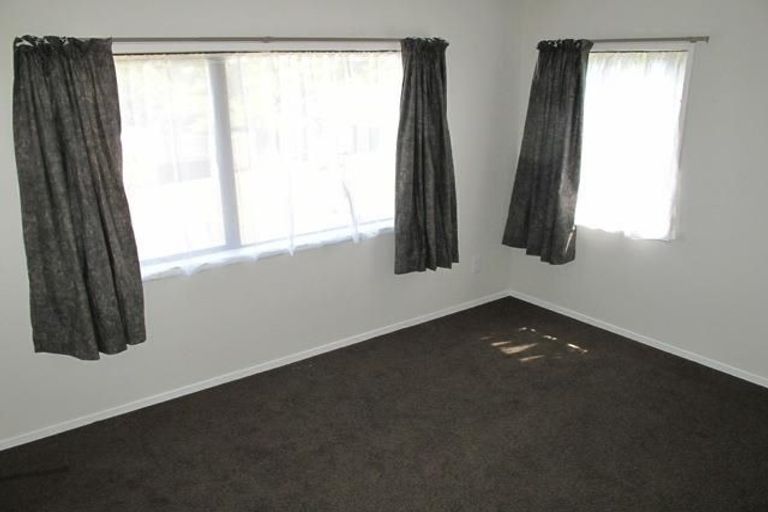 Photo of property in 8 Mayer Place, Ranui, Auckland, 0612