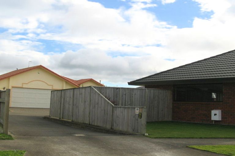 Photo of property in 19 Sycamore Crescent, Fitzherbert, Palmerston North, 4410