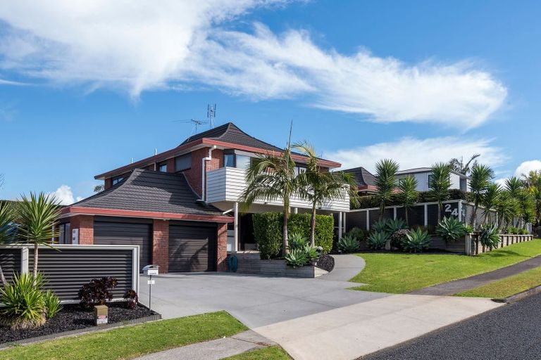 Photo of property in 24 Lexington Drive, Botany Downs, Auckland, 2010