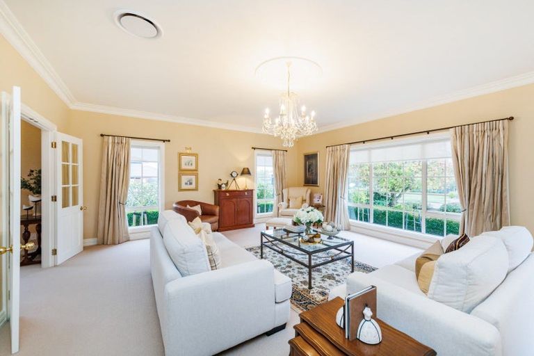 Photo of property in 35 Cashmere Drive, Fitzherbert, Palmerston North, 4410