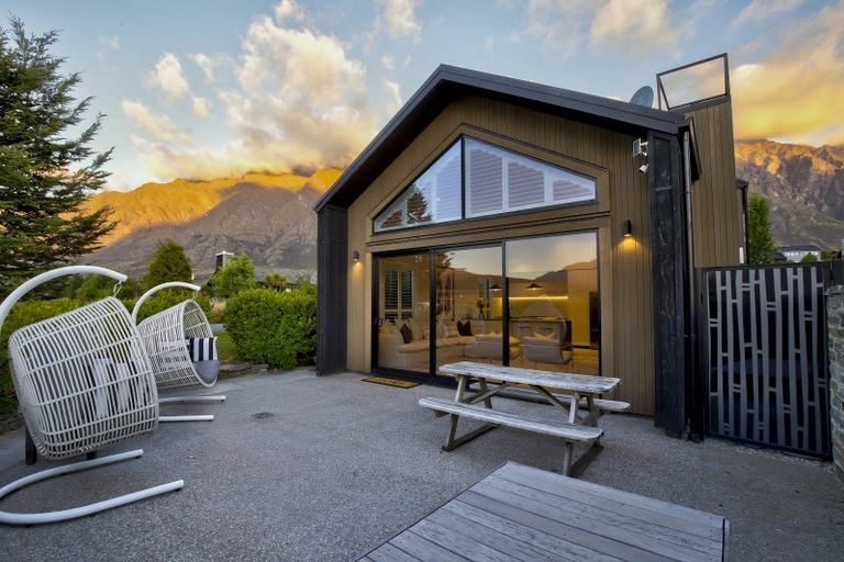 Photo of property in 8 Soudley Court, Jacks Point, Queenstown, 9371