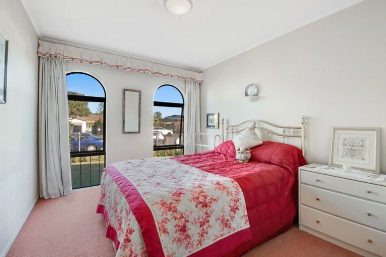 Photo of property in 5 Edgewater Grove, Orewa, 0931