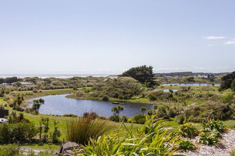 Photo of property in 53a Reay Mackay Grove, Waikawa Beach, Manakau, 5573