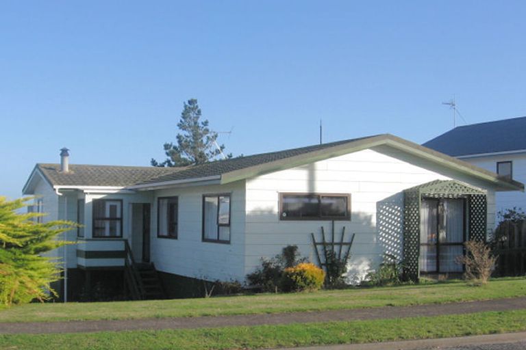 Photo of property in 17 Rothwell Street, Titahi Bay, Porirua, 5022