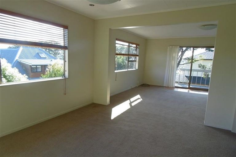 Photo of property in 1/18 Rothesay Bay Road, Rothesay Bay, Auckland, 0630