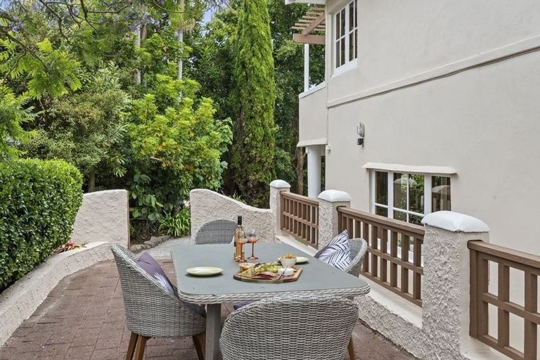 Photo of property in 105 Browns Bay Road, Browns Bay, Auckland, 0630