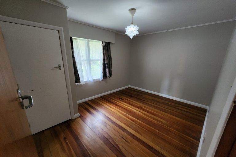 Photo of property in 31 Victory Crescent, Tawa, Wellington, 5028