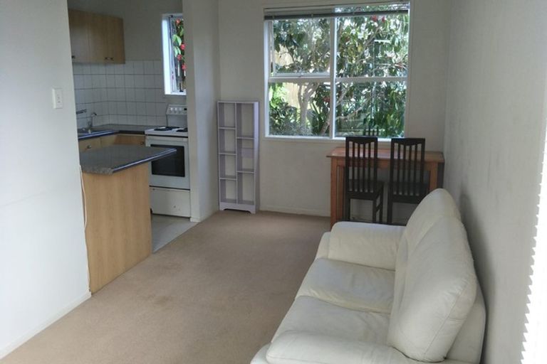 Photo of property in 1/2 Prebble Place, Mission Bay, Auckland, 1071