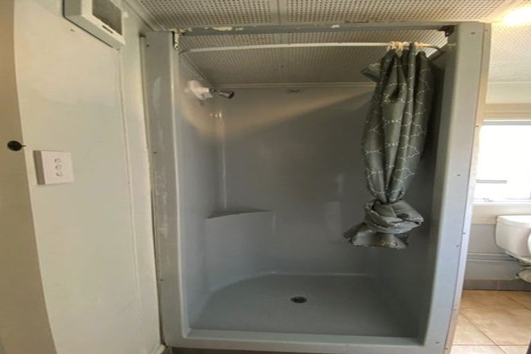 Photo of property in 6 Brighton Terrace, Murrays Bay, Auckland, 0630