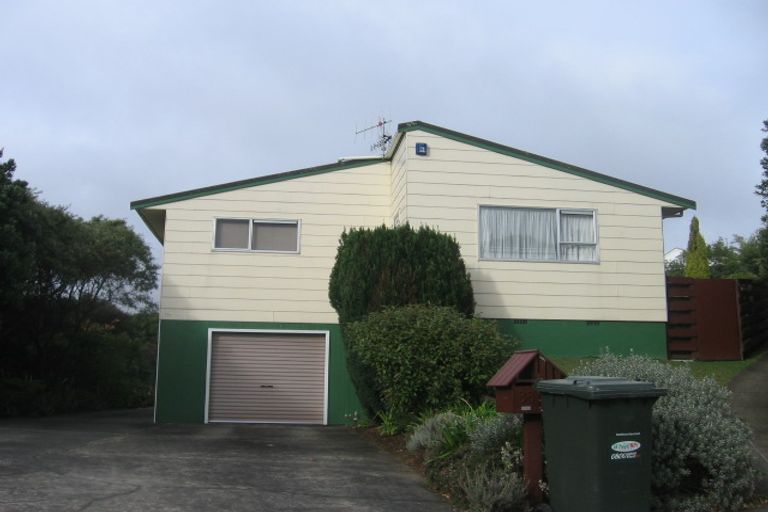 Photo of property in 33a Hicks Close, Whitby, Porirua, 5024