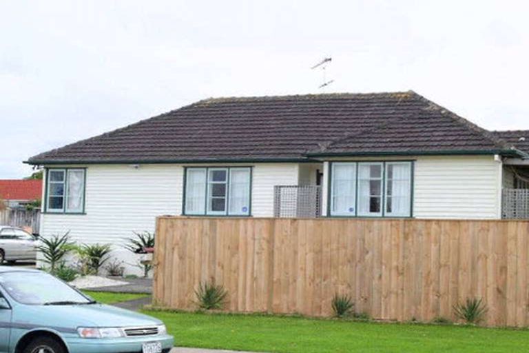 Photo of property in 2/59 Wellington Street, Howick, Auckland, 2014